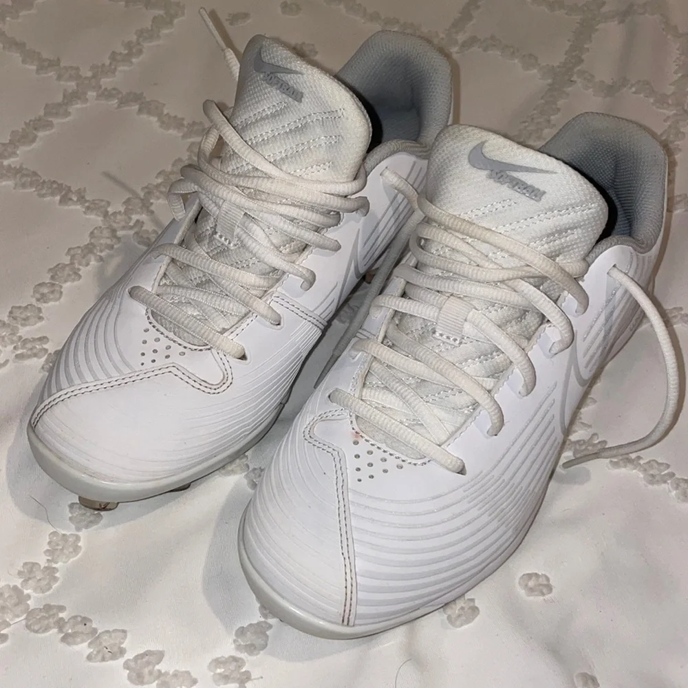 Nike Metal Cleats - Picture 4 of 11